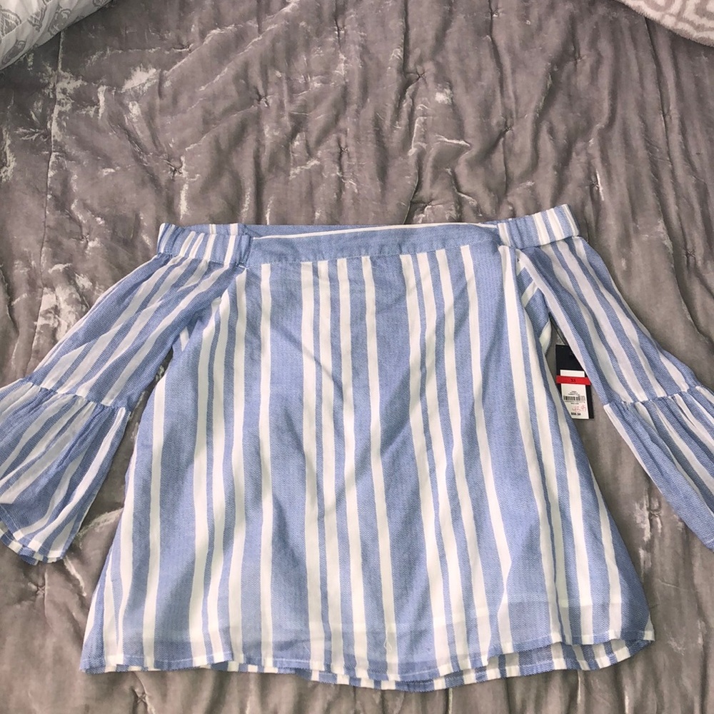 Off the shoulder crown & ivy top